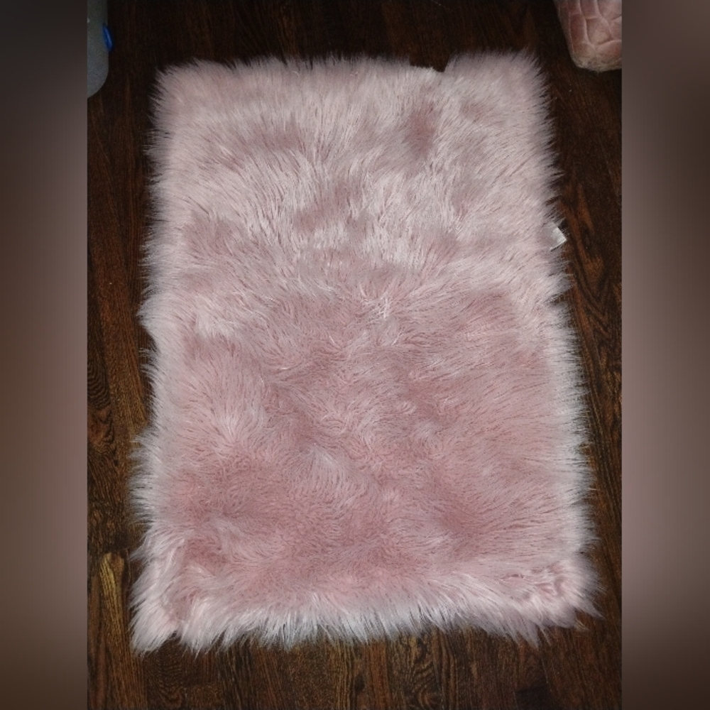 Faux Fur Dusty Pink Rug (Small)